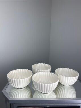 WENSHUO Small Matte Crème Daisy-Shaped Ceramic Bowls Set of 4, 5.5 in